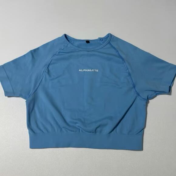 Alphalete Amplify Crop Top - Picture 3 of 5